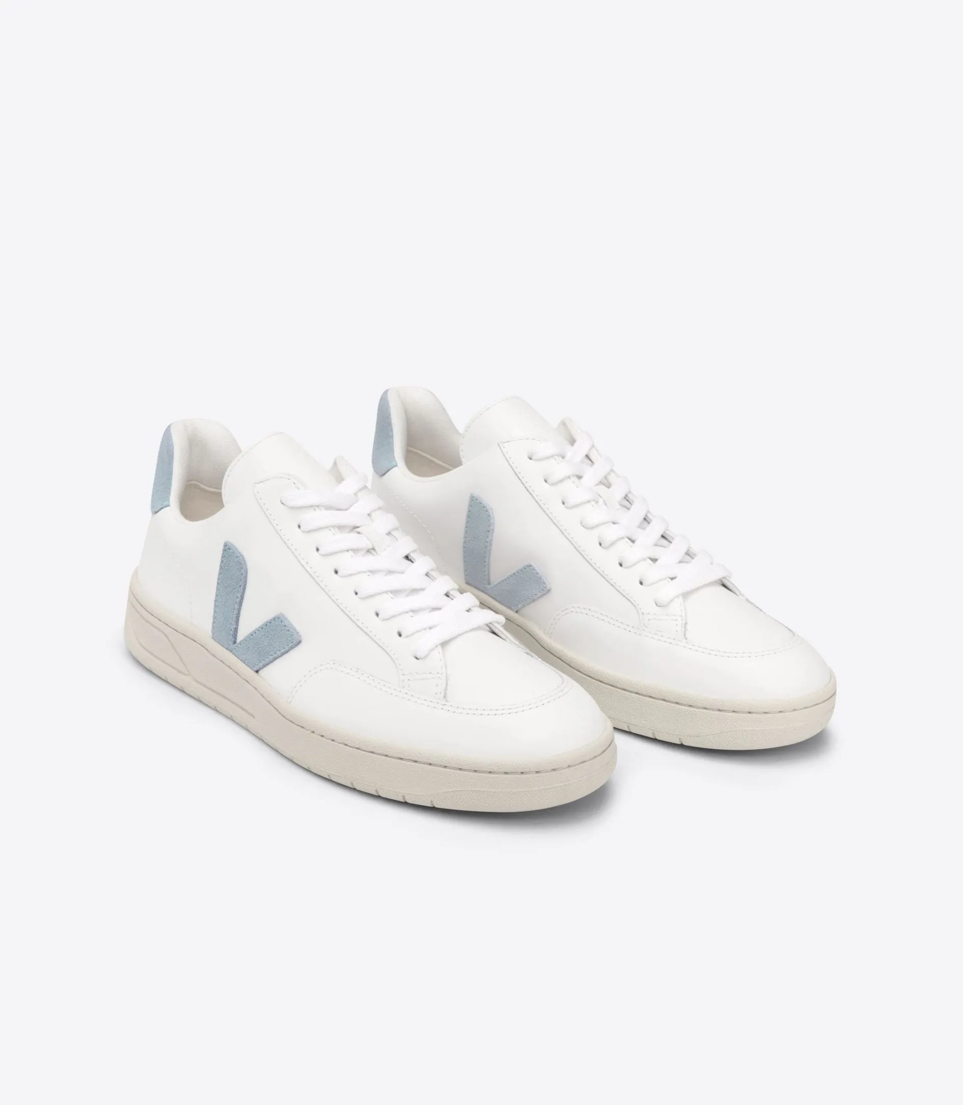 Veja - V-12 Leather in Extra White Steel