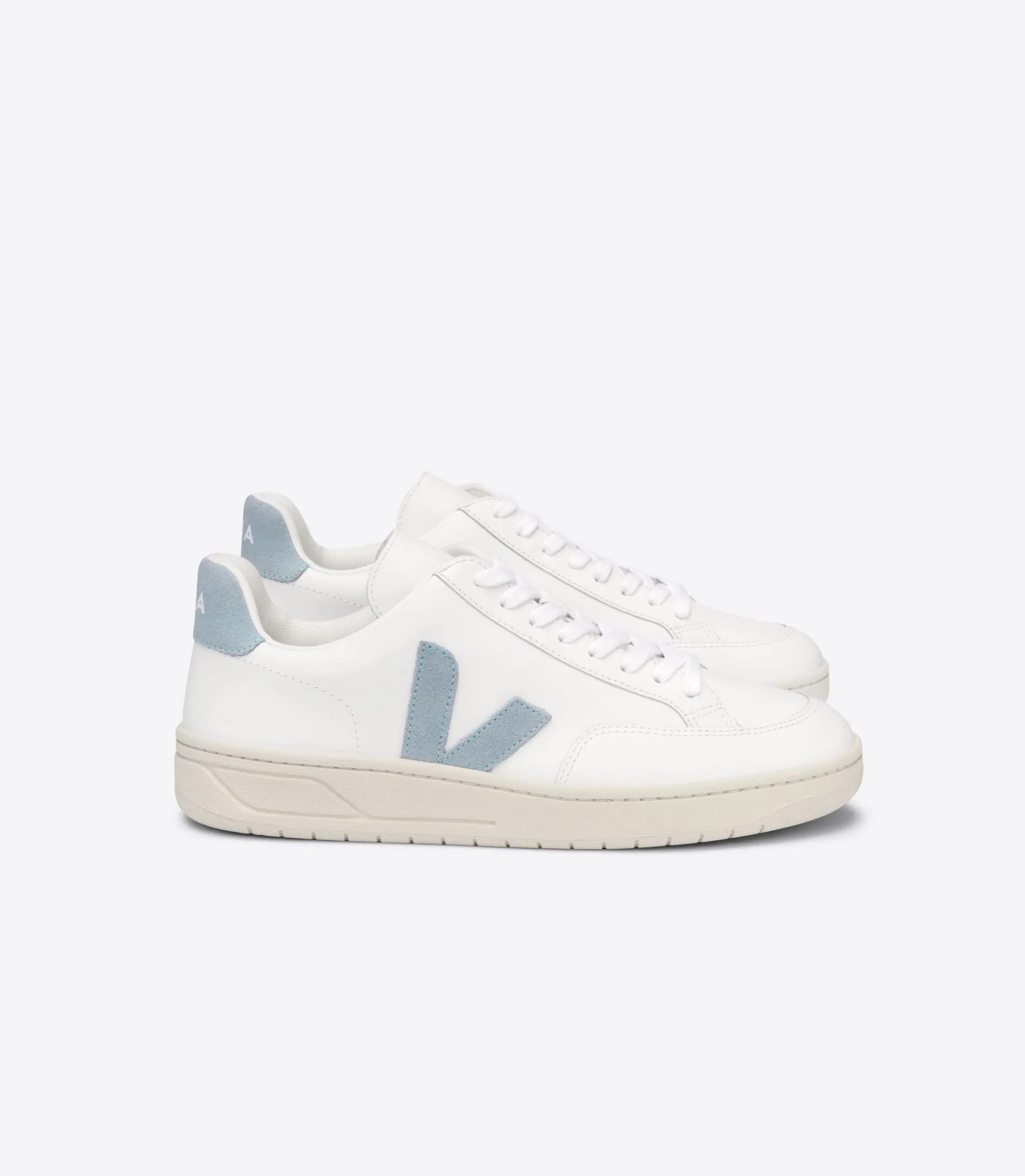 Veja - V-12 Leather in Extra White Steel